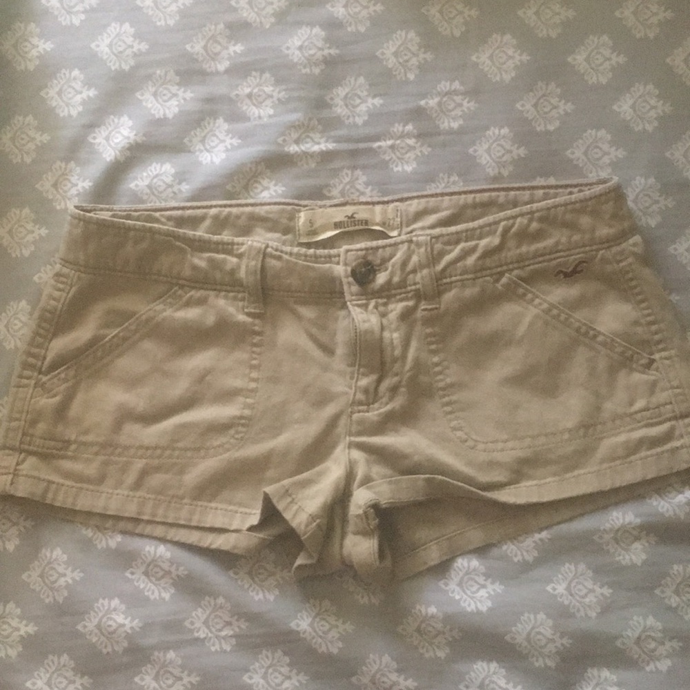 tan Holister shorts